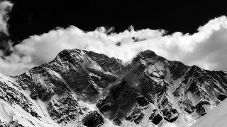 Snowboarder snowy mountain slope sky - a snowboarder free wallpaper