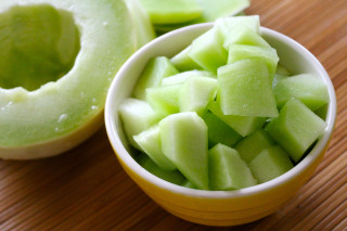 Sliced green apples bowl table - green free wallpaper