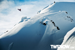 Snowboarder jumping snowy mountain blue - a snowboard free wallpaper for desktop