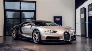 Silver bugatti car parked room - pearlescent free wallpaper for desktop