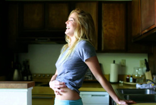 Woman kitchen stomach exposed hands - her stomach free wallpaper for desktop