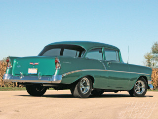 Green car parking lot cornfield - a green car free wallpaper