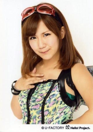 Woman sunglasses pose hand hip - sunglass free wallpaper for mobile