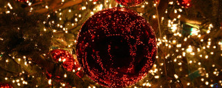 Christmas tree red ball lights 5 - a red ball free wallpaper