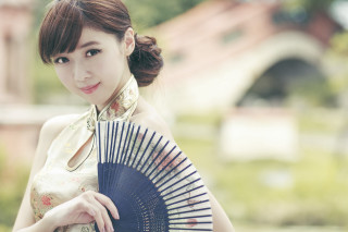 Woman dress fan smiling camera - chen jiru free wallpaper for desktop