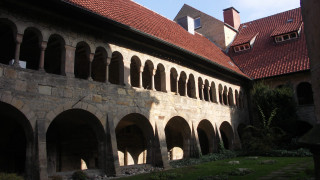 Building arches clock tower sky - free architecture wallpaper