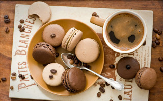 Macaroons coffee table napkin spoon - decadent free wallpaper for desktop