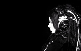 Woman dreadlocks headphones looking away 2 - a dark room free wallpaper for desktop