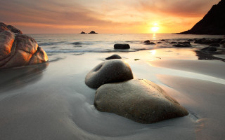 Rocks sand water sunset background - photograph free wallpaper for desktop