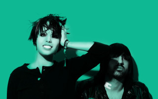 Man woman pose picture green - a picture together free wallpaper for desktop