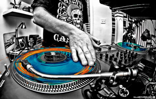 Dj mixing turntable records equipment - cool free wallpaper