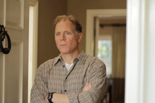 Man standing doorway arms crossed - a doorway free wallpaper