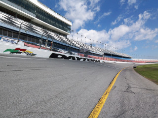 Race track racing car sky - the side of the track free wallpaper for desktop