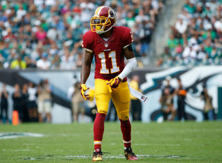 Football player paper field crowd - a paper free wallpaper