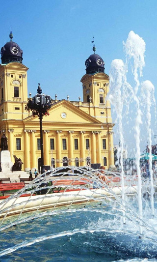 Fountain large building clock tower - a clock tower free wallpaper for mobile