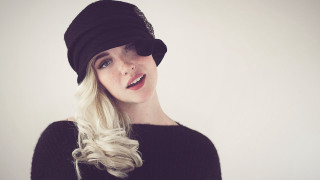 Woman hat braid posing picture - art deco free wallpaper
