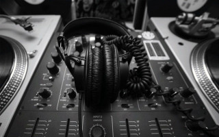 Dj mixing station headphones record - a dj free wallpaper