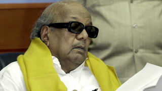 Man sunglasses yellow scarf sitting - a yellow scarf free wallpaper