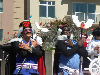 Costume group umbrellas balcony building - umbrella free wallpaper