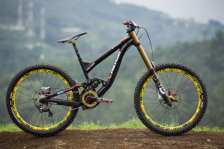 Bike yellow rims hill valley - yellow rim free wallpaper
