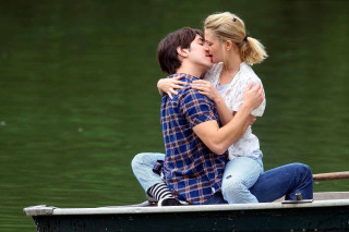 Man woman kissing boat lake 3 - the water of a lake free wallpaper