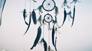 Dream catcher feathers sky background - feather free wallpaper for desktop