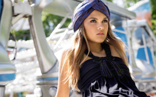 Woman black dress blue hat - a blue hat free wallpaper for desktop