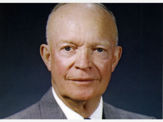 Man smiling suit tie picture - head and shoulders portrait free wallpaper for desktop