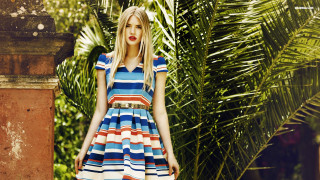 Woman colorful dress palm tree 2 - a colorful dress free wallpaper