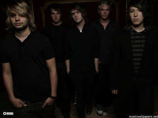 Men group room mirror middle 2 - free dark wallpaper for desktop