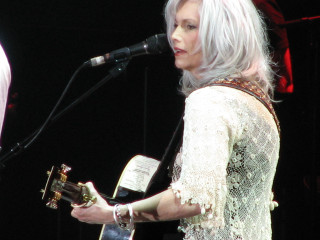 Woman white hair guitar singing - anita kunz free wallpaper