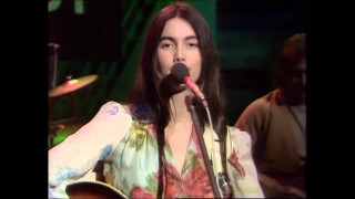 Woman long hair microphone guitar - 1 9 7 0 s free wallpaper for desktop