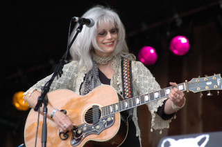Woman white hair guitar stage - evaline ness free wallpaper