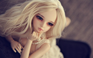 Blonde doll pearl necklace couch - a doll free wallpaper