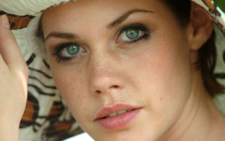 Woman hat tiger scarf christen - christen dalsgaard free wallpaper