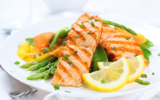 Salmon asparagus lemon white plate - a white plate free wallpaper