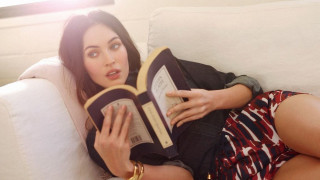 Woman couch reading surprised expression - a couch reading free wallpaper