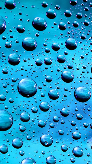 Water droplets blue surface macro 4 - a close up of water droplets free wallpaper for mobile