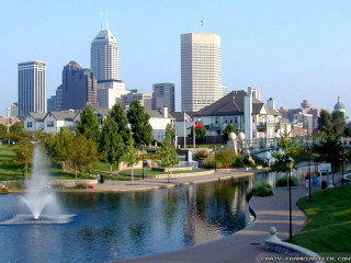 City skyline fountain lake foreground - free city wallpaper