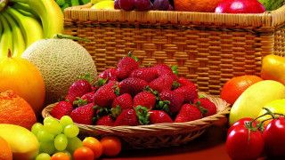 Basket of strawberries fresh red - a basket of strawberries free wallpaper