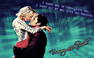 Couple hugging blue background quote - a couple of people free wallpaper