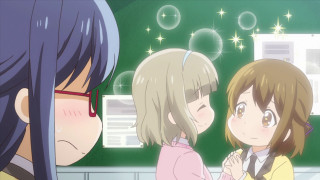 Two girls blackboard bubbles looking - a blackboard free wallpaper