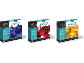 Three boxes liquid white surface - a white surface free wallpaper