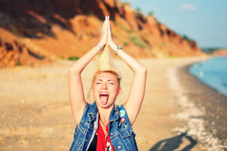 Cheerful blonde beach jacket movement - cheerful free wallpaper