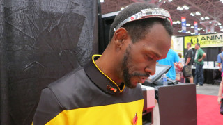 Man headband cellphone convention dochammer - afrofuturism free wallpaper