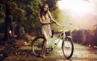 Woman dress bike path rain - a bike free wallpaper for desktop