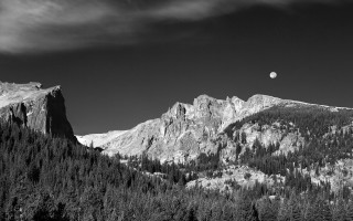 Mountain range full moon trees - a full moon in the sky above free wallpaper