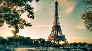 Eiffel tower paris landmark iconic 6 - a picture of the eiffel tower in paris france free wallpaper