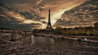 Boat river eiffel tower cloudy - paris school free wallpaper