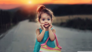 Little girl smiling bag sunset - bag free wallpaper